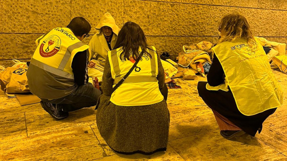 Assistenza su strada per distribuzione pasti, ascolto e supporto (metro Cipro)