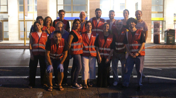 Serviamo la cena agli amici bisognosi