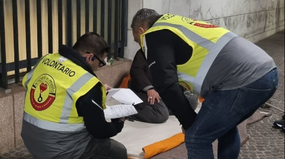 Assistenza su strada per distribuzione pasti, ascolto e supporto (metro Cipro)