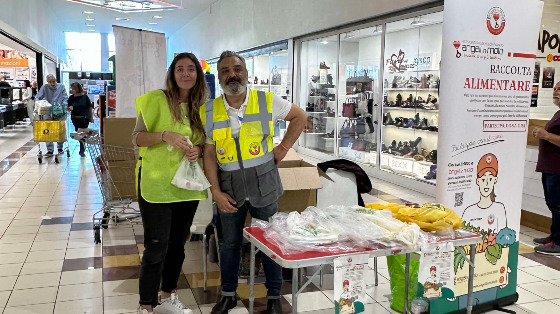 Raccolta alimentare con Angeli in Moto alla Conad in via Nocera Umbra