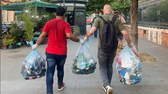Pulizia solidale a Piazza Vittorio con Mama Termini